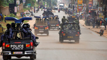Se&ccedil;im &Ouml;ncesinde Kriz: İnternet Kesildi, Askerler Sokağa &Ccedil;ıktı