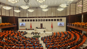 Sel&ccedil;uk T&uuml;rkoğlu: Kullanıcıyı alıp kelep&ccedil;eleyerek uyuşturucunun k&ouml;k&uuml; m&uuml; kurur?