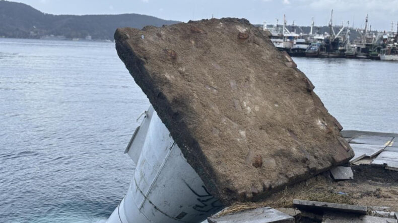 Şiddetli Fırtına Deniz Fenerini Devirdi