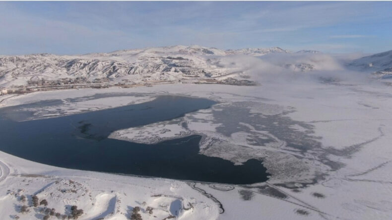 Sıhke G&ouml;leti'nin Y&uuml;zeyi Buzla Kaplandı