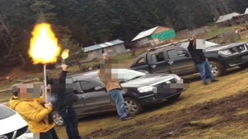 Silahlarla paylaşım yapan 8 kişi g&ouml;zaltında