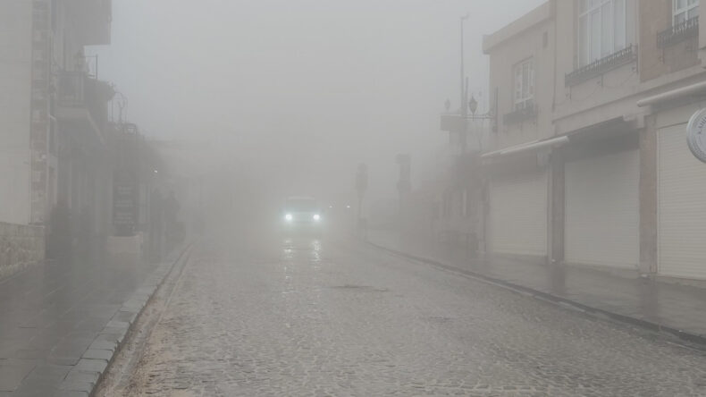 Sis Kenti Yuttu, Tarihi Yapılar Kayboldu: G&ouml;r&uuml;ş Mesafesi 10 Metreye D&uuml;şt&uuml;