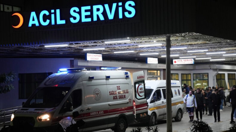 Siteye Bırakılan Kargo Paketi Patladı: 2 Yaralı