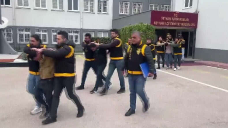 Sokak Ortasında Silahlı &Ccedil;atışma: Ge&ccedil;en Vatandaş Yaralandı