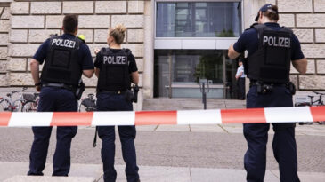 Solcu grup, Berlin'i elektriksiz bıraktı