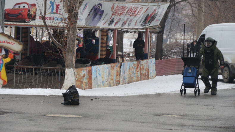 Ş&uuml;pheli &Ccedil;antadan &Ccedil;ocuk Kıyafeti &Ccedil;ıktı
