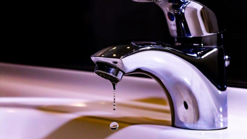 Suyun içindeki çamur miktarı yükseldi: İzmir'de saatler sürecek su kesintisi