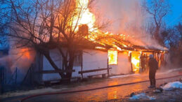 Tek Katlı Ev Alev Alev Yandı