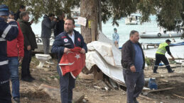 Tekne Yıkımında T&uuml;rk Bayrağı Bulundu, &Ccedil;alışmalar Durduruldu