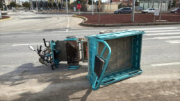 Tır, Mopete &Ccedil;arptı: &Ouml;l&uuml; ve Yaralılar Var