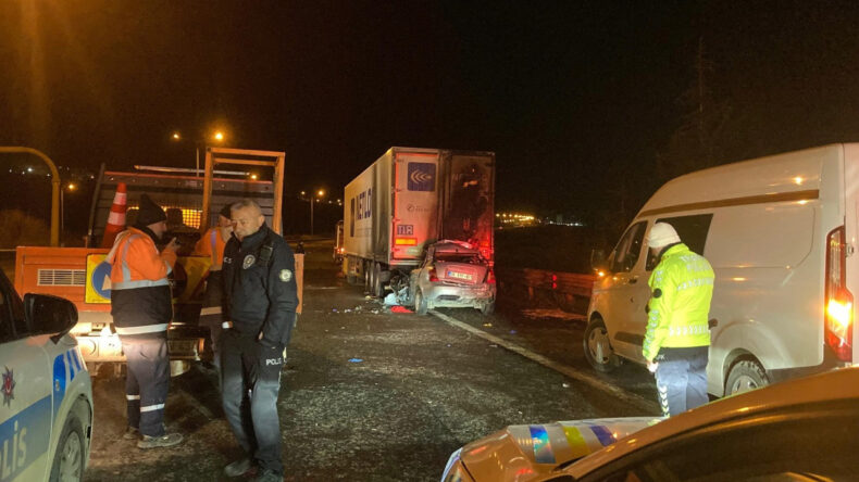 Tıra &Ccedil;arpan S&uuml;r&uuml;c&uuml; Hayatını Kaybetti