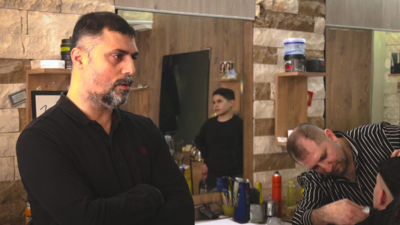 Tıraşı Askıya &Ccedil;ıkardı, Asgari &Uuml;cretli, Emekli ve Kiracılar İ&ccedil;in Fiyatı D&uuml;ş&uuml;rd&uuml;
