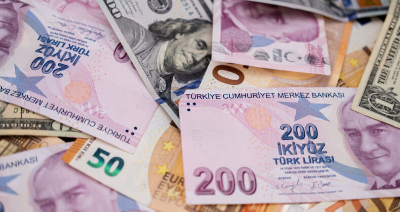 TL'de 4 Yıl Sonra İlk