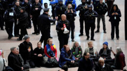 Trump Karşıtı Protestoda Dini Liderler G&ouml;zaltına Alındı