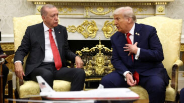 Trump'la g&ouml;r&uuml;şme &ouml;ncesi Erdoğan'dan F-35 ve Halk Bank mesajı