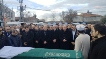 Turhan &Ccedil;&ouml;mez&rsquo;in annesi son yolculuğuna uğurlandı