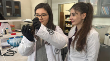 T&uuml;rk Bilim İnsanlarından Kutuplarda &Ouml;nemli Araştırmalar