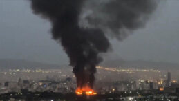 T&uuml;rkiye ve Diğer &Uuml;lkelerin Baskısı Trump'ı İkna Etti: 'İran'a Saldırı Şimdilik Rafa Kalktı'