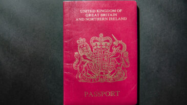 T&uuml;rkler akın etti: İngiliz vatandaşlığı tartışması başladı