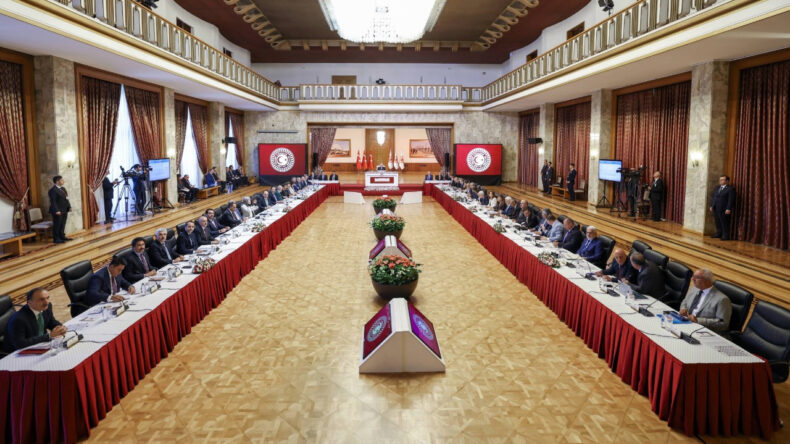 &Uuml;&ccedil; Parti Ortak Rapor İ&ccedil;in Toplandı