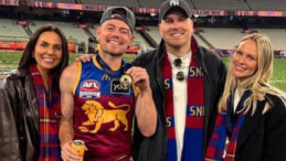 &Uuml;lkeyi &Uuml;zen Skandal: &Uuml;nl&uuml; Sporcu Eşinin Arkadaşıyla Ele Ge&ccedil;irildi