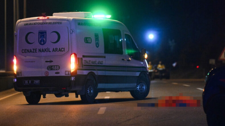 &Uuml;niversite &Ouml;ğrencisi Babasının Aracında &Ouml;l&uuml; Bulundu