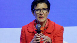 &Uuml;nl&uuml; banka CEO'sundan &ccedil;alışanlara performans sopası