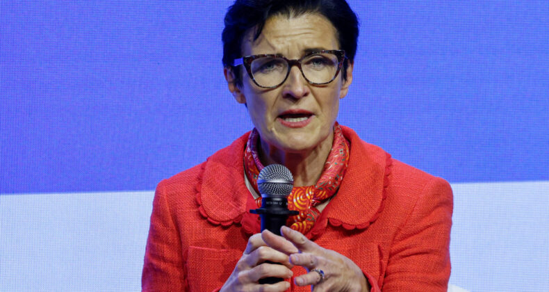 &Uuml;nl&uuml; banka CEO'sundan &ccedil;alışanlara performans sopası