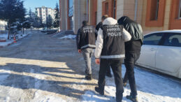 Uyuşturucuyu Yastığın İ&ccedil;ine Gizlemişler, Operasyonla Yakalandılar