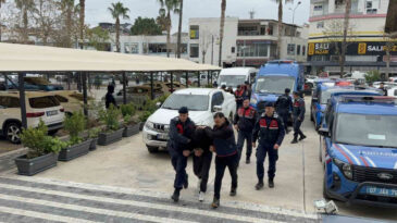 Vahşet: Ara&ccedil; İ&ccedil;erisinde &Ouml;ld&uuml;r&uuml;p Delilleri Yok Etmek İ&ccedil;in Aracı Ateşe Vermiş
