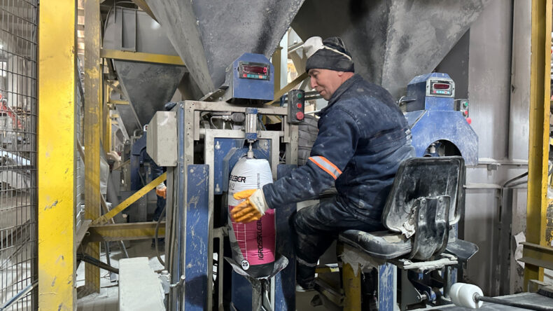 Vali Şikayet&ccedil;i: Vatandaş İş Beğenmiyor, Sanayici Hindistan'dan İş&ccedil;i Getiriyor