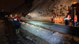 Van-Bitlis Karayolu'na &Ccedil;ığ D&uuml;şt&uuml;