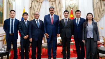 Venezuela'da Kritik 12 Saat: Maduro En Son &Ccedil;in Heyetiyle G&ouml;r&uuml;şt&uuml;