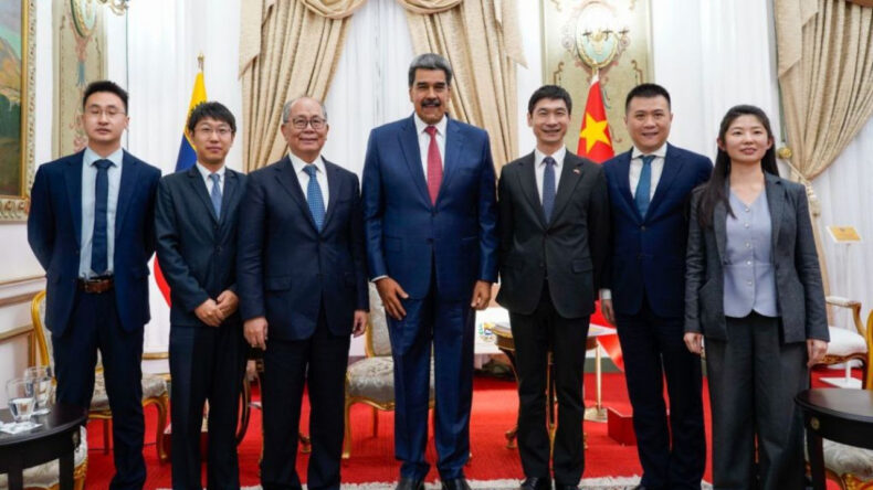 Venezuela'da Kritik 12 Saat: Maduro En Son Çin Heyetiyle Görüştü