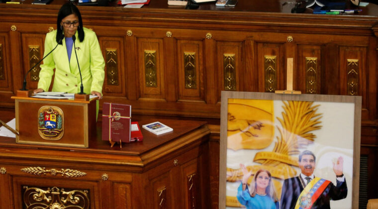 Venezuela'nın Ge&ccedil;ici Lideri: Tehditlerle Korkmuyorum