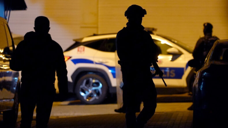 Villada Milyon Dolarlık Soygun: Ger&ccedil;ek Polis, Sahte Polislerle İş Birliği Yaptı