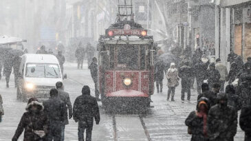 Yağışlardan Karlı Zemine Ge&ccedil;iş: Meteoroloji G&uuml;ncellemelerde Bulundu