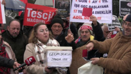 Yağmur Altında Emeklilerden Kırmızı Kart: Hesabını Sandıkta Soracağız