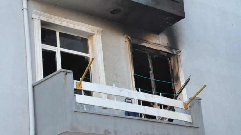 Yangın &Ccedil;ıkan Evde Bir Kişinin Cesedi Bulundu