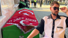 Yarış Faciasında Y&uuml;rek Yakan Veda: Tabutuna Asker Yazması Konuldu