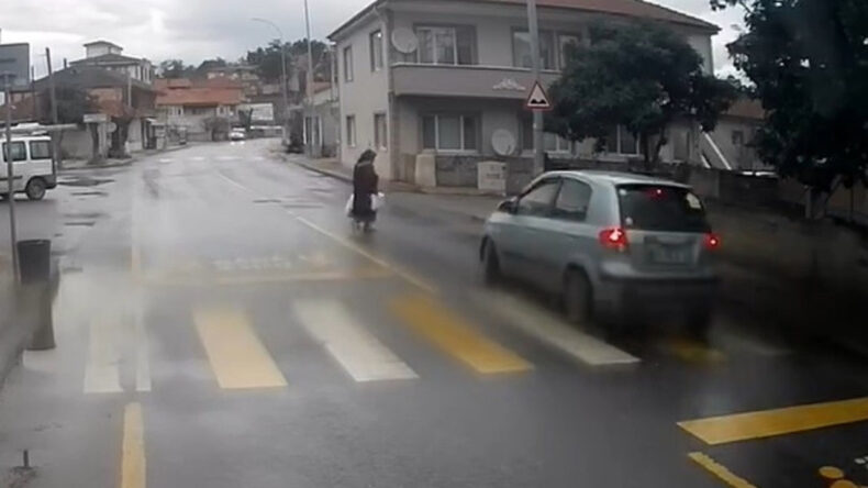 Yaşlı Kadın Yolun Karşısına Ge&ccedil;erken Hayatını Kaybetti