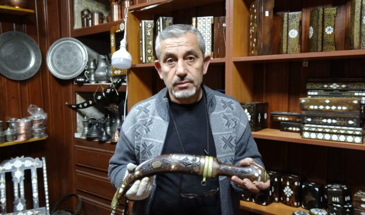 Yok Olmaya Y&uuml;z Tutan Bir Sanatı Yaşatıyor