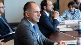 Yunan Bakan T&uuml;rkiye'nin "Mavi Vatan"ı &Uuml;zerine Yorum Yaptı