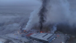 Yunanistan&rsquo;da Gıda Fabrikasında Yangın: 5 Kişi Kayboldu