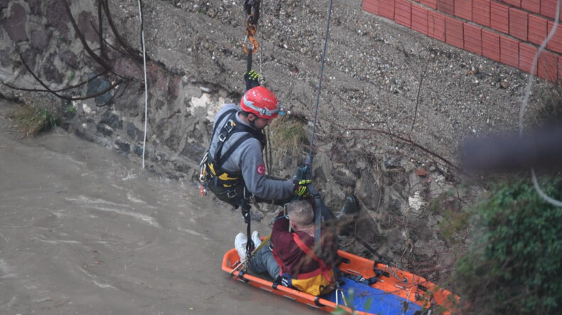 Y&uuml;kselen &Ccedil;ayda Mahsur Kaldı