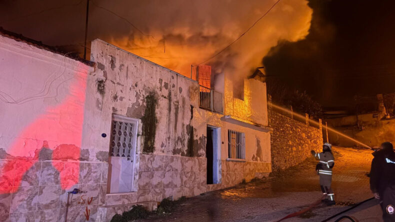 Y&uuml;r&uuml;yemiyordu, alevlerin i&ccedil;inde kaldı