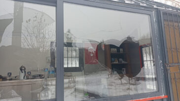 Zabıta B&uuml;rosuna Taşlı Saldırı