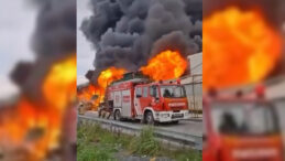 Zincir Market Deposu Kıvılcımlarla Yanıyor