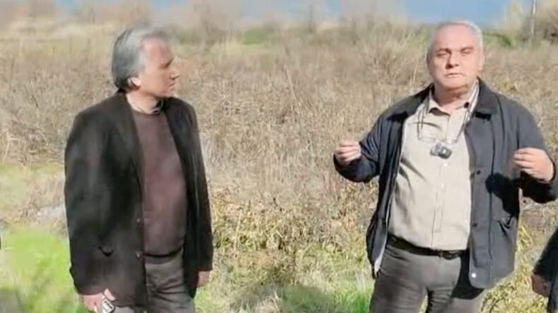 '30 Yılıma Mal Oldu' Diyerek İsyan Etti: Tek Tek S&ouml;k&uuml;yoruz, &Uuml;cretsiz Dağıtıyoruz