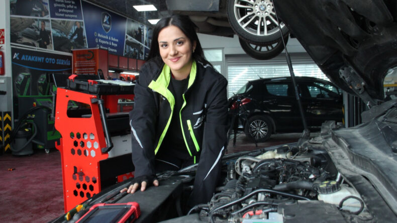 'Erkek İşi' Diyenlere 3 Diploma ve Kendi İş Yeriyle Yanıt Verdi